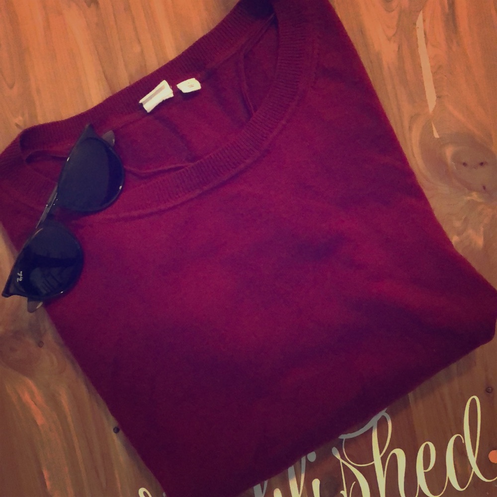 🍷Merlot side-slit Gap sweater